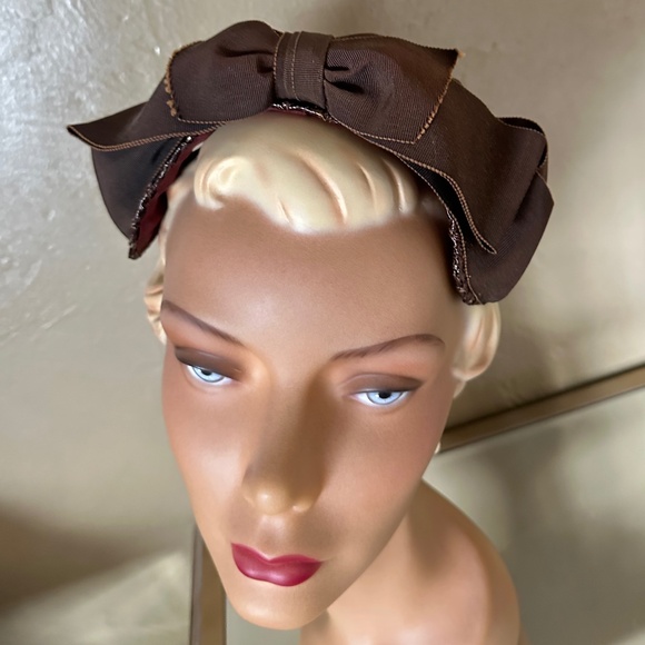 BEAUTIFUL 1950\'s BROWN STRAW HAT WITH GROSGRAIN BOWS & HAT PIN main image 6